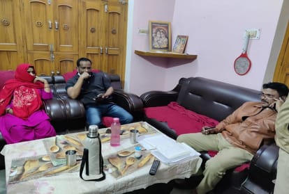 In Pratapgarh, the doctor's wife was robbed of four lakh cash and jewelry
