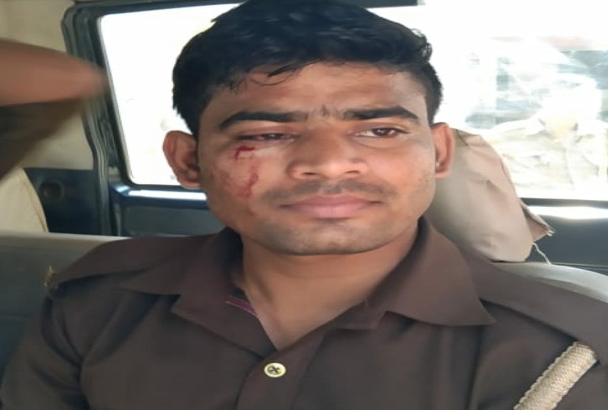 An attempt to tear the uniform of CO during checking, beat Gunner in pratapgarh