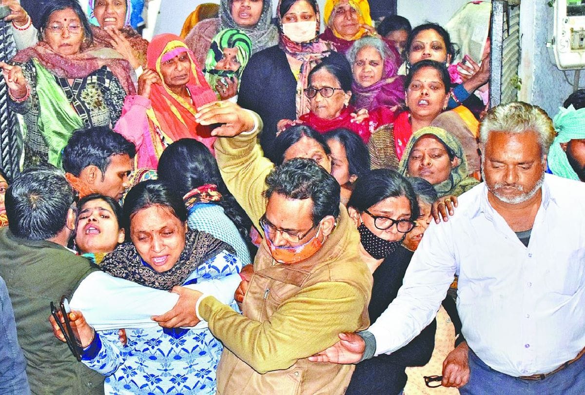 Auraiya Road Accident News four members died of bullion trader family