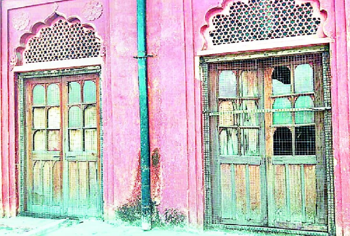 UP board made five hundred year old school an examination center in agra