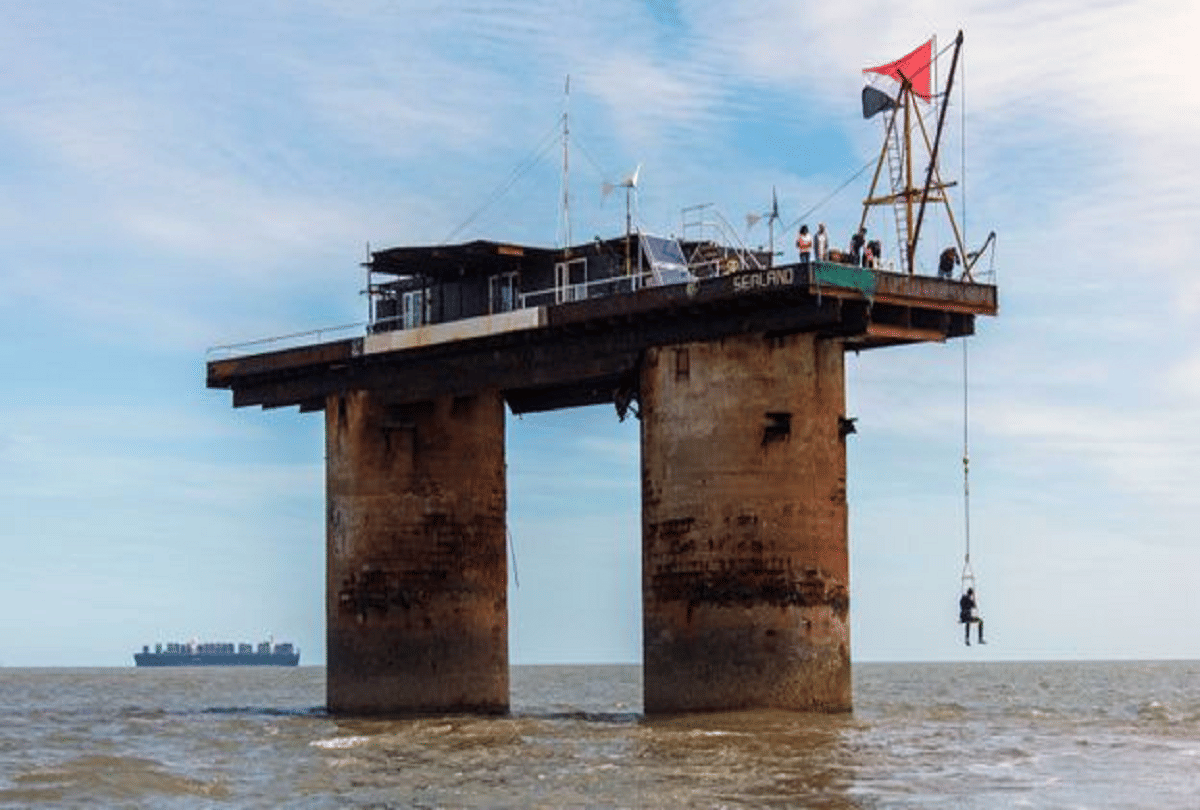 5 most dangerous and weird places where people lives
