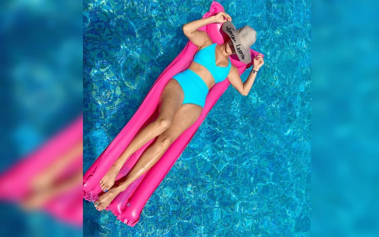 Sunny Leone Photos: Sunny Leone sets water on fire with her blue bikini, see inside