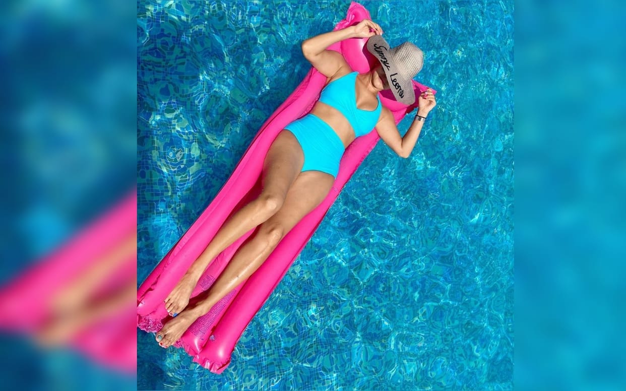 Sunny Leone Photos: Sunny Leone sets water on fire with her blue bikini, see inside