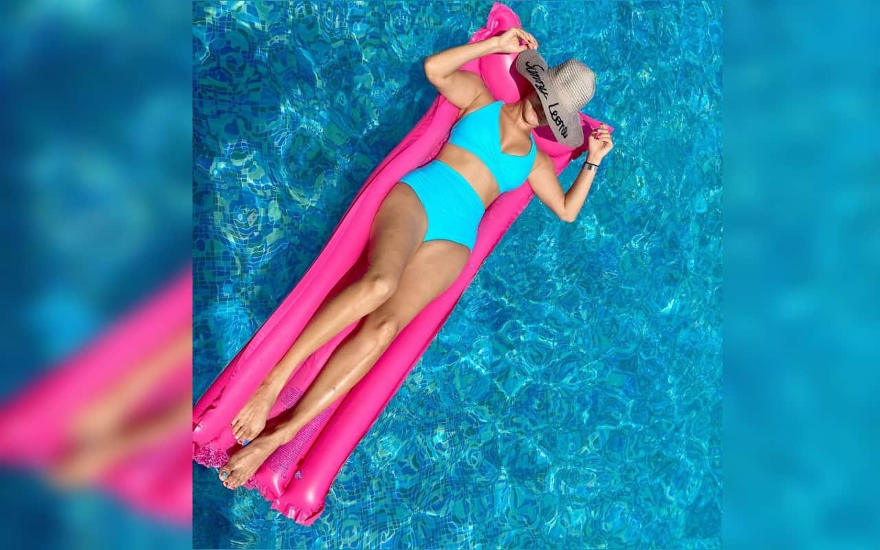 Sunny leone shares her photo in pink saree at Kerala here her latest pics goes viral