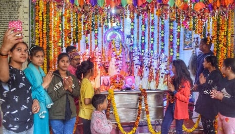 Shades of glee spilled on Vasant Panchami
