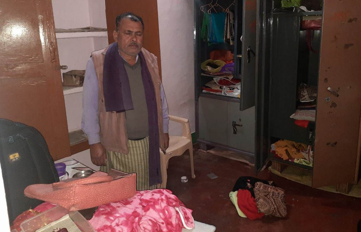 village,home,police,rupees,man