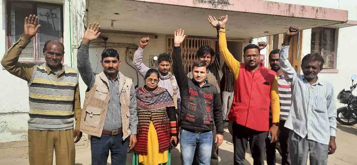 auraiya news,central government,employee,lic,performed