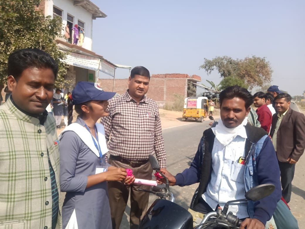 Aware,auraiya news,bike rider,giving flower,not helmet