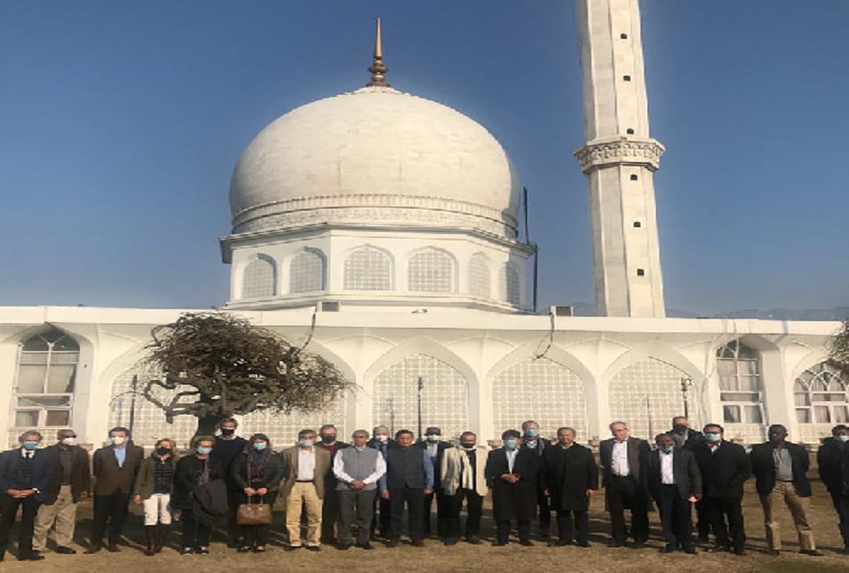 Jammu kashmir News : Foreign diplomats visit valley for reality check 