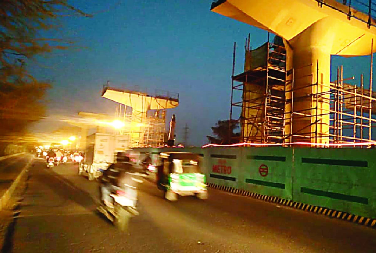 Metro will pass over signal free flyover in delhi
