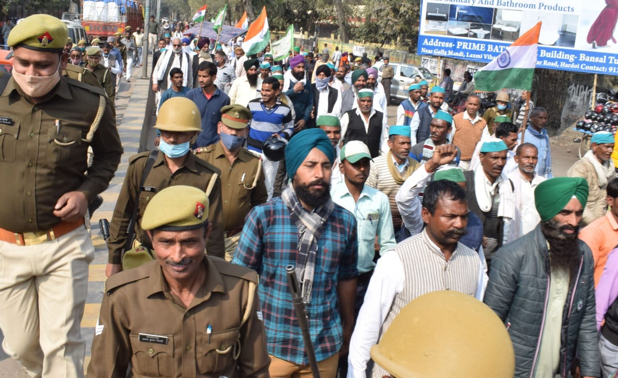 57 farmers arrested after collecting at Collectorate Gate