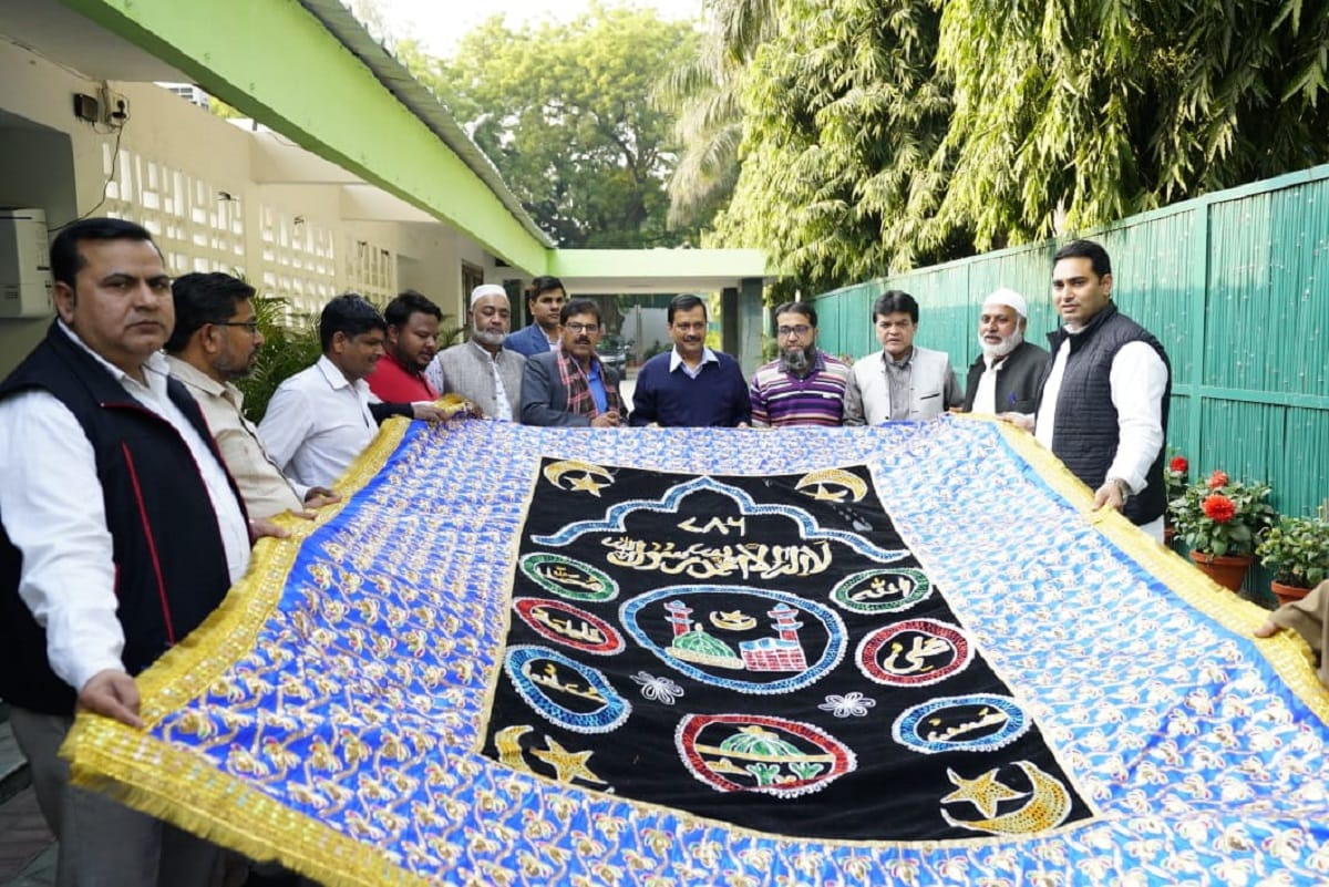 Chief Minister Kejriwal presented special chadar for Ajmer Sharif urs 2021