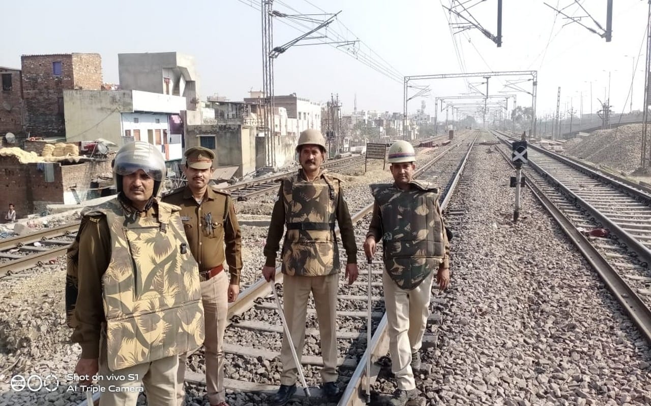 Rail Stop Campaign: Police is posted at railway stations in Varanasi