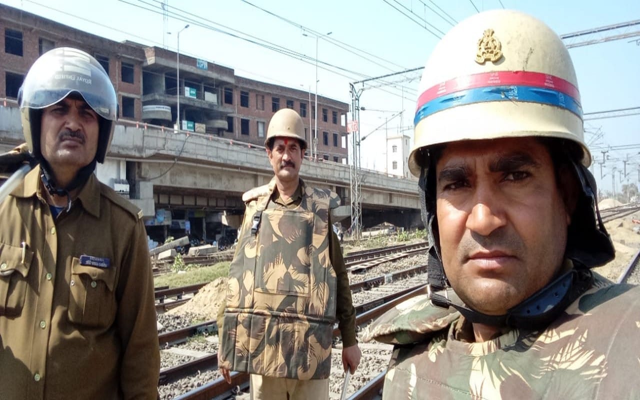 Rail Stop Campaign: Police is posted at railway stations in Varanasi