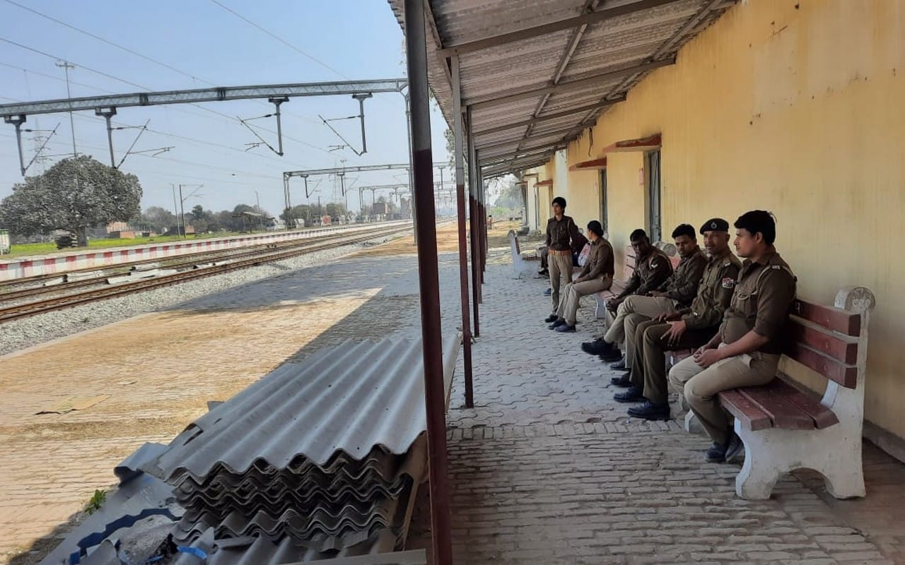 Rail Stop Campaign: Police is posted at railway stations in Varanasi