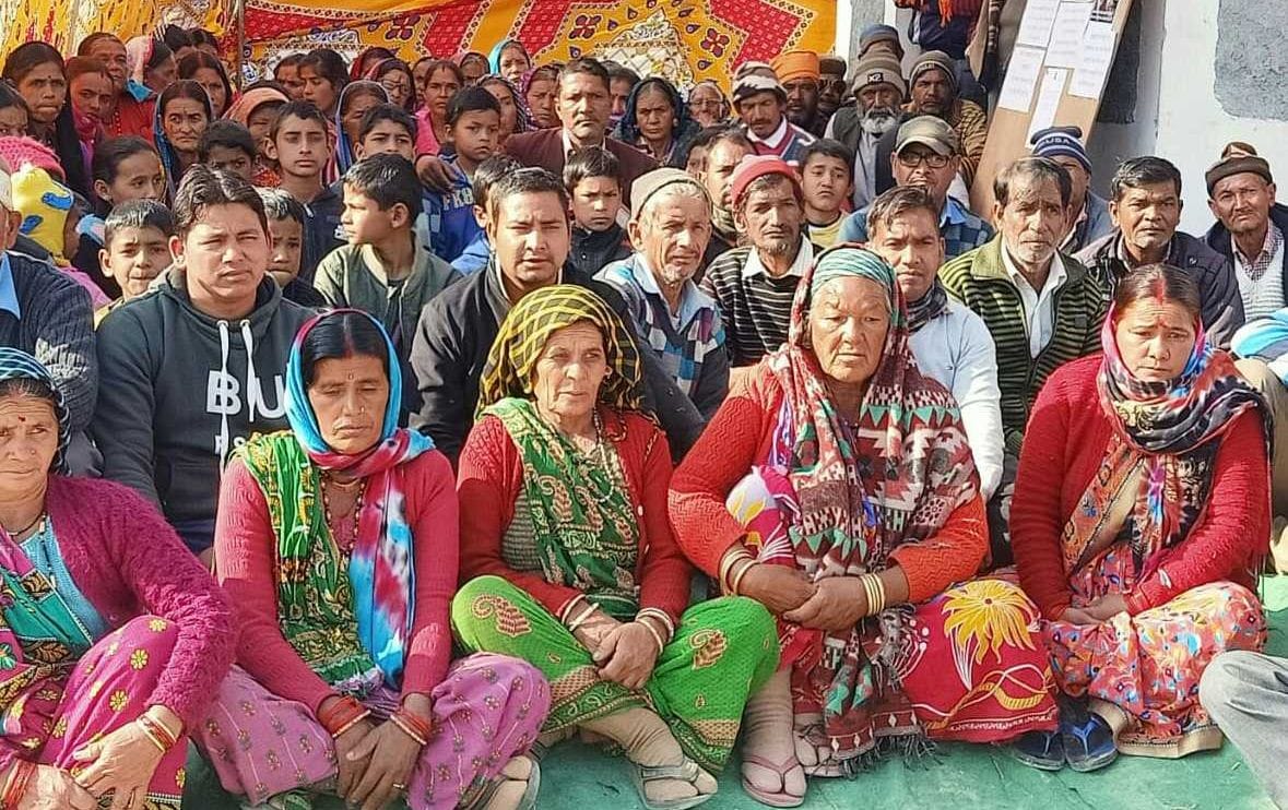 People gathered to support the movement for completing  road work in karala paldi bageshwar