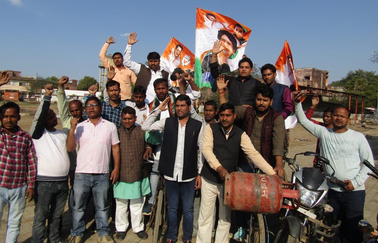 Youth Congress takes out procession against inflation