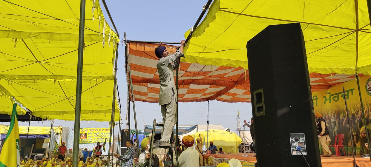 Farmers set up tents to avoid sunlight