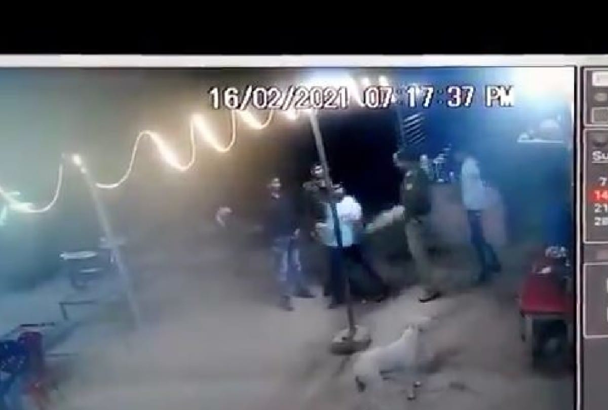 police inspector beaten the Dhaba owner in agra