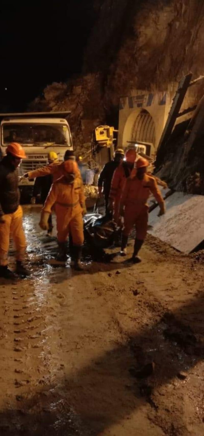 uttarakhand chamoli News live update today: debris removing wok continues in tapovan tunnel, dead body found
