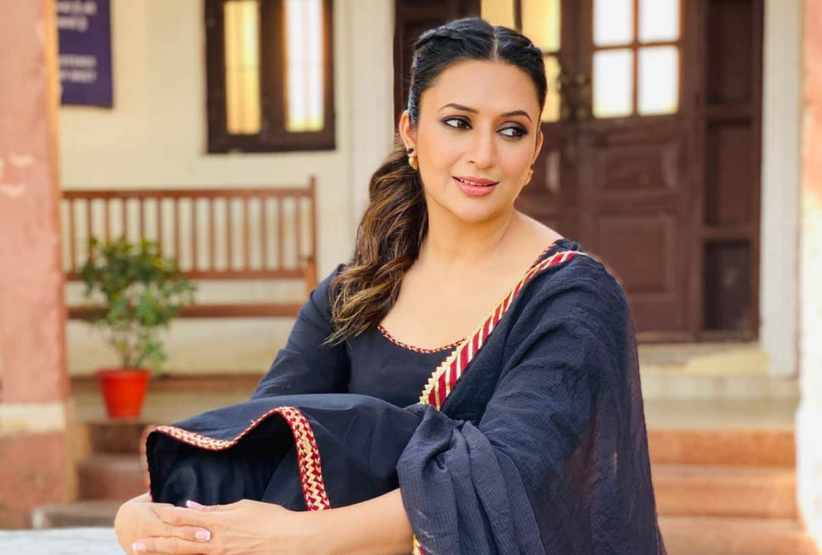 divyanka tripathi red kurta set perfect transition on reels