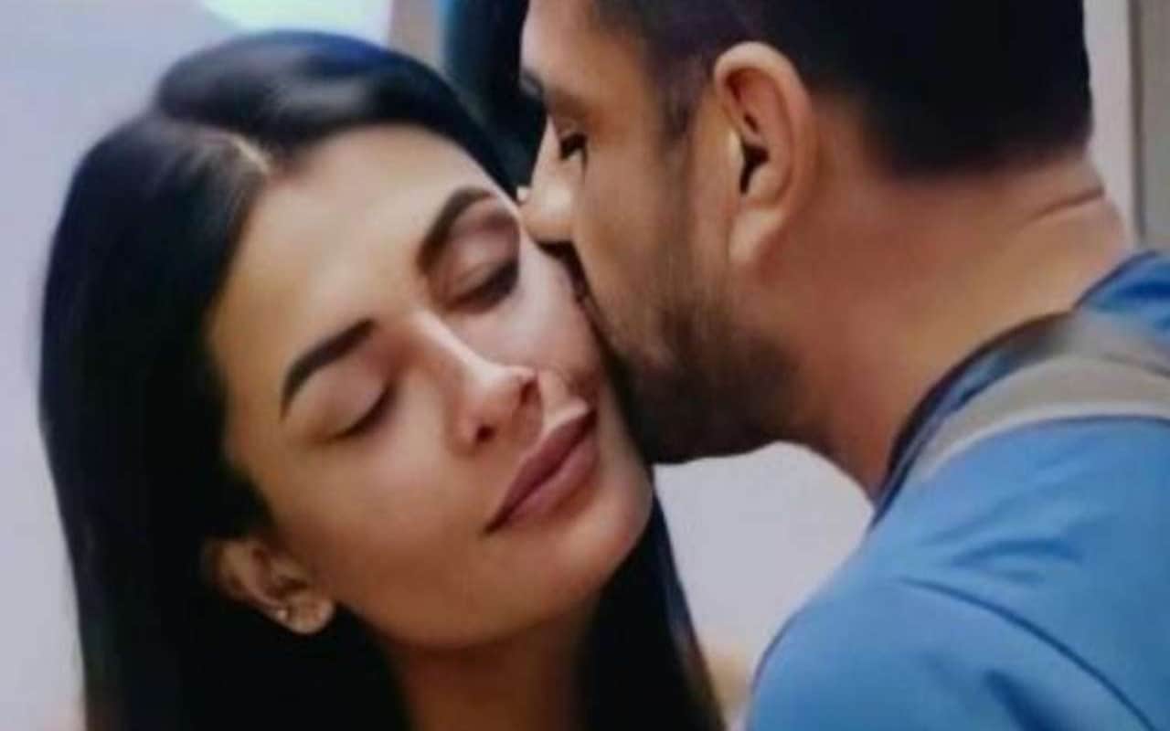 Bigg Boss Abhinav Shukla Rubina Dilaik Rahul Vaidya Eijaz Pavitra Kissing Scenes Inside BB House