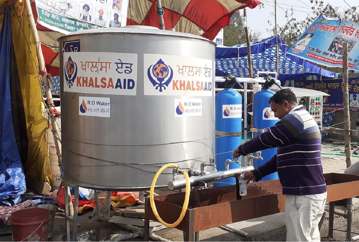 Farmers Protest: Farmers installing ceiling fans and air coolers in tractor trolleys to avoid heat at Singhu border