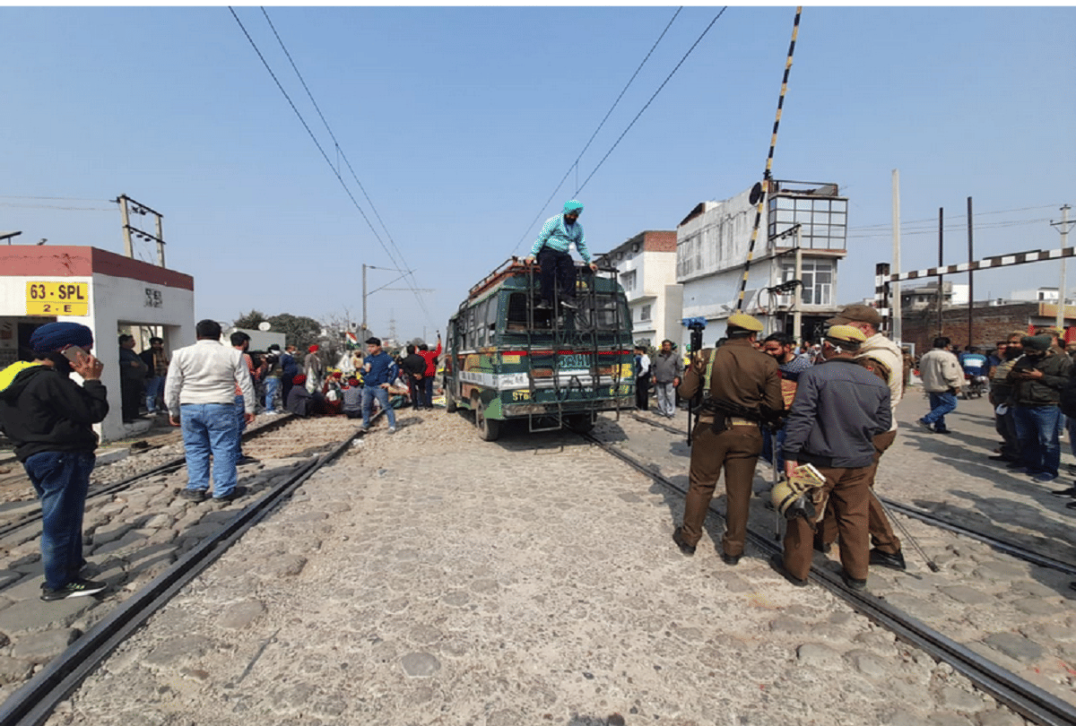 Jammu and Kashmir: Vande bharat stopped due to farmer movement in jammu