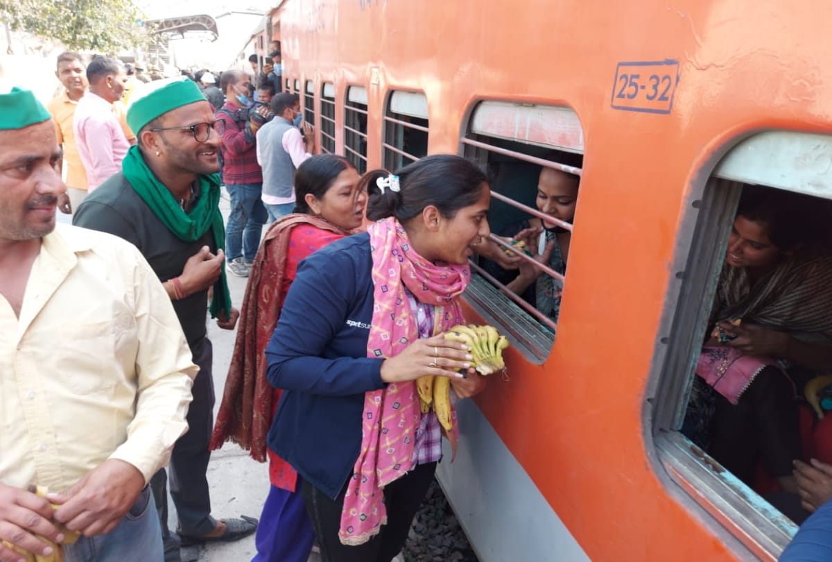Indian East Central Railways Run Bihar 26 Passenger Patna Local Trains indian railway gave gift holi special trains to bihar people