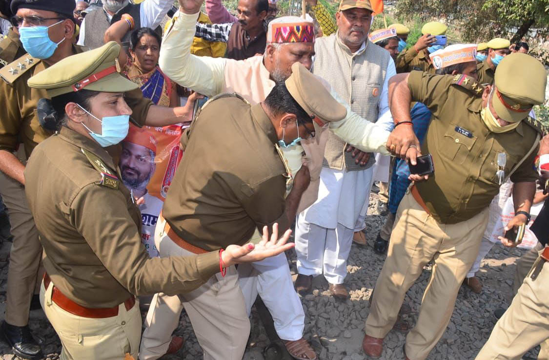 former,police,train,crops,banda