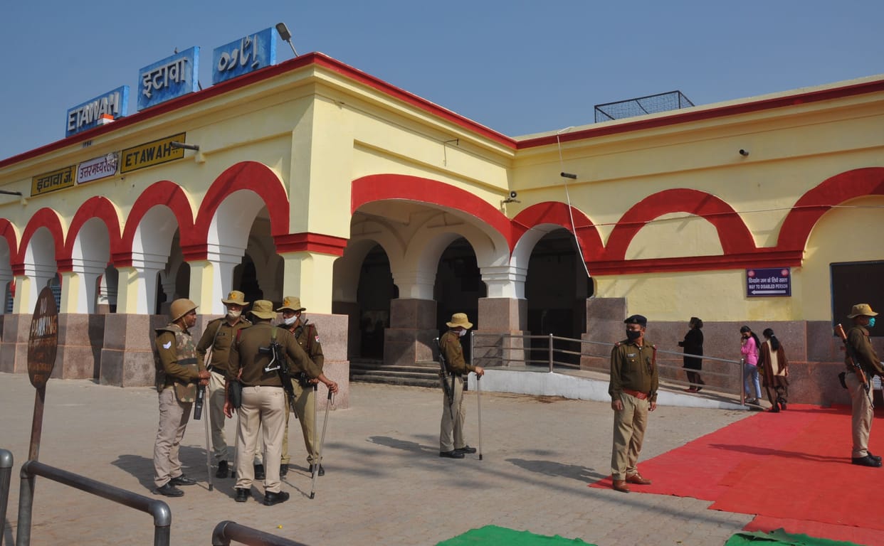 Police-administration stopped farmers' rail drive