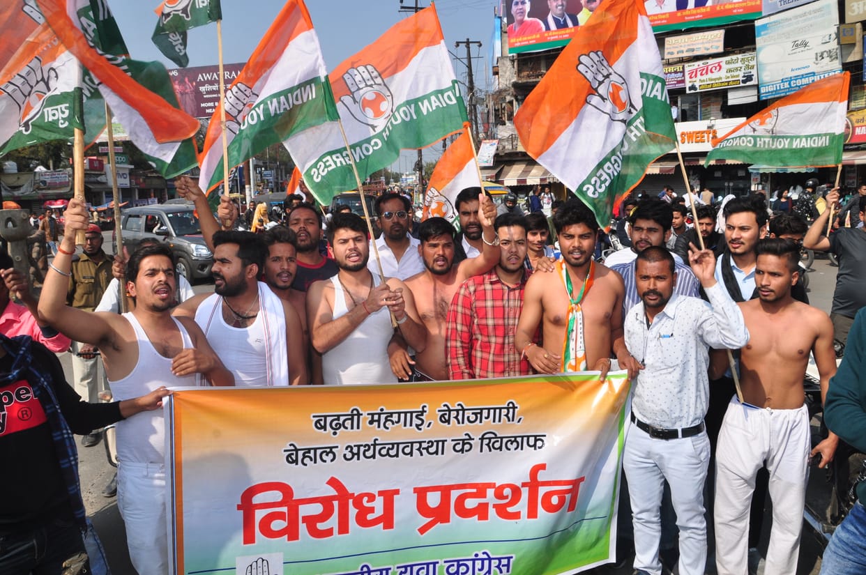 Congrees pradarsan for increase diesel and petrol rate