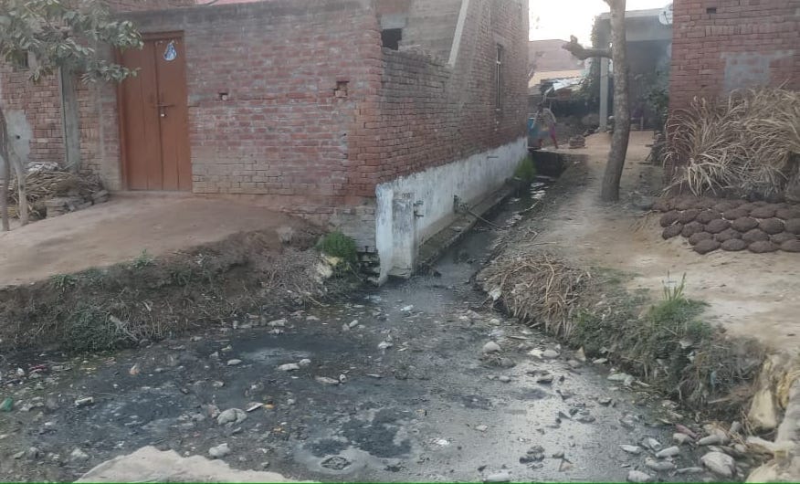 People of Harad Fatehpur are suffering from water logging