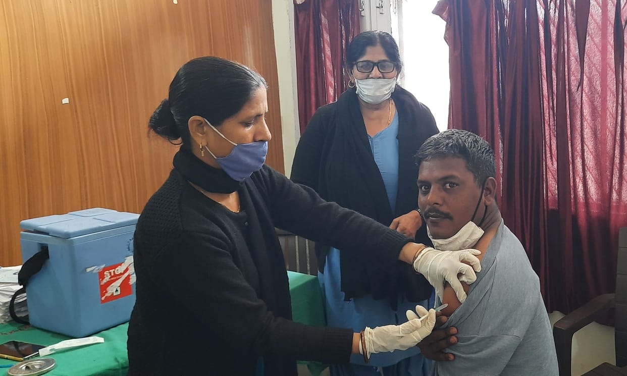 19 police worker, corona vaccin, doctors