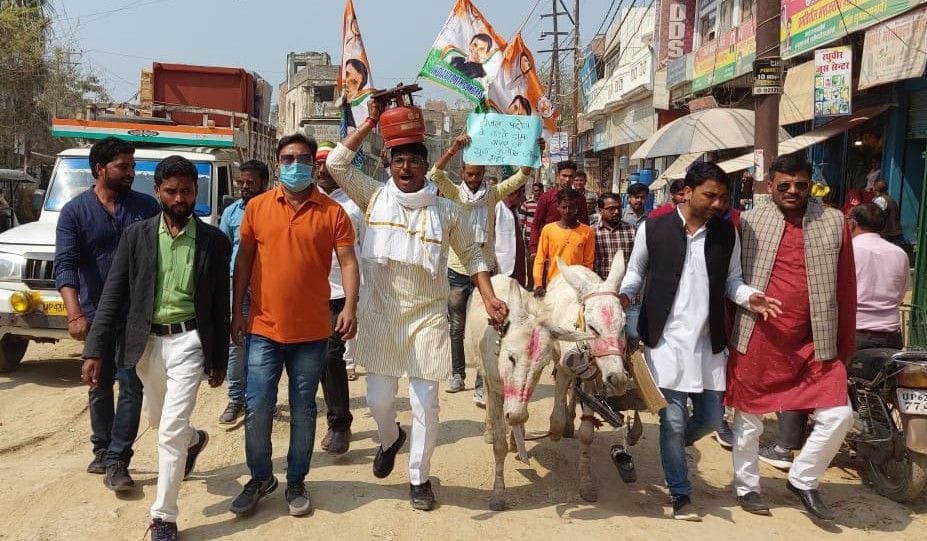 Youth Congress protests against petrol and diesel price hike