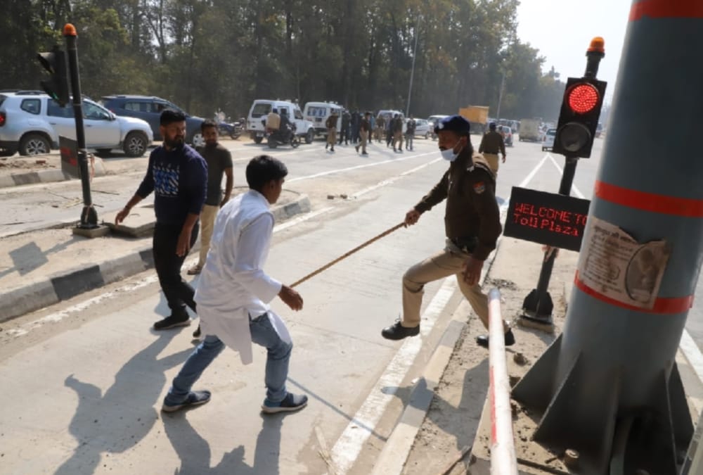 Dehradun Haridwar Highway News: congress Leaders Ruckus on Lachhiwala toll plaza Photos