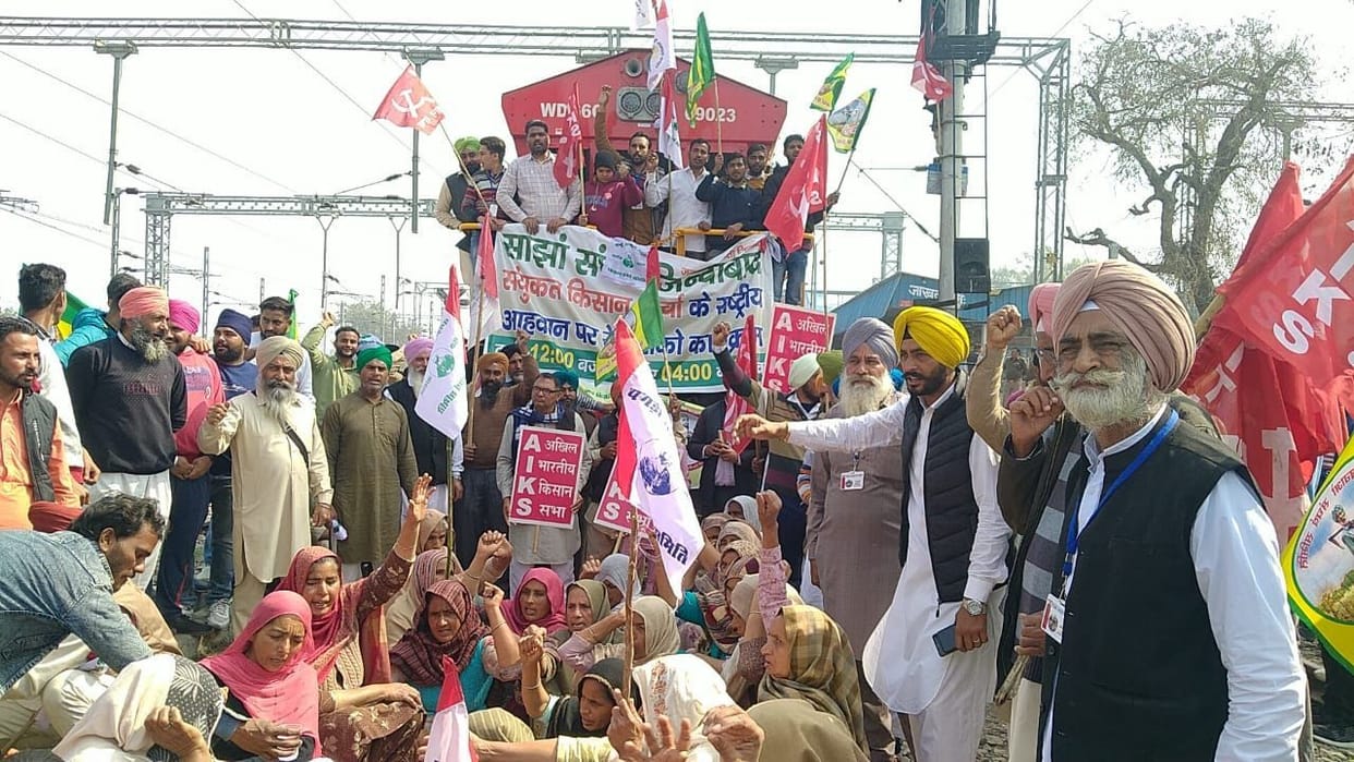 Railway track jammed by farmers at seven places
