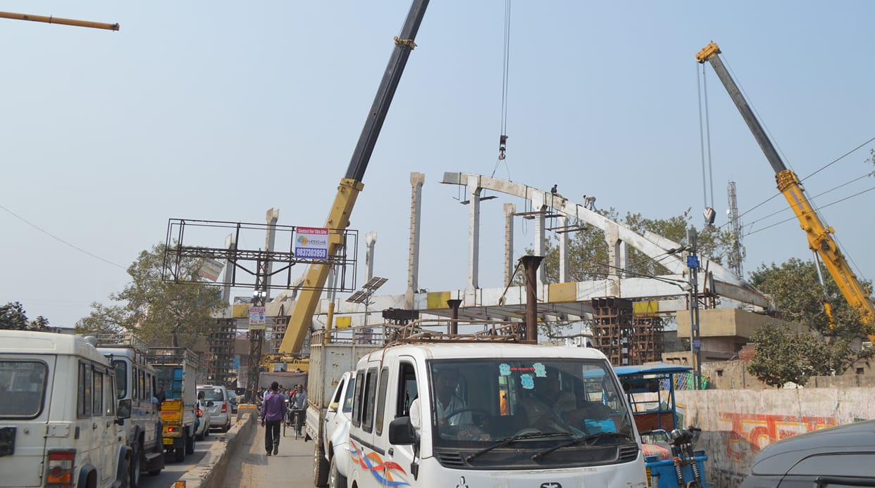 Hathras: Municipality to install lights on overbridge