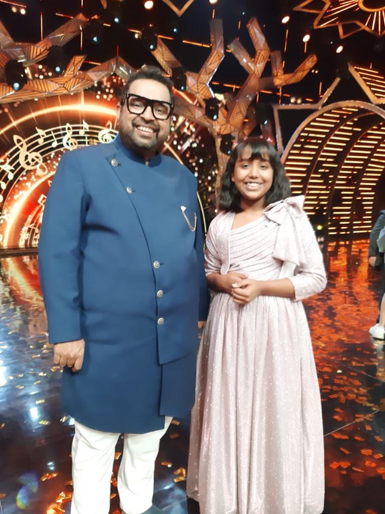 scholarsip to singer Aavya