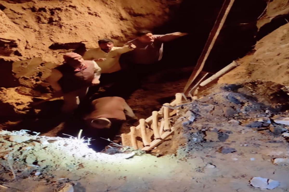 Man died due to mudslide during digging in a well in bahsuma Meerut