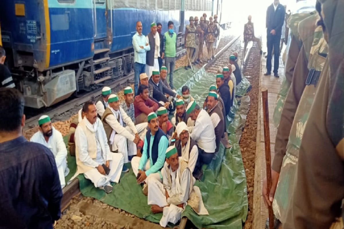 Kisan Movement Update: BKU leaders and workers reached to tapri railway station at Saharanpur and will stop the train in West Uttar Pradesh