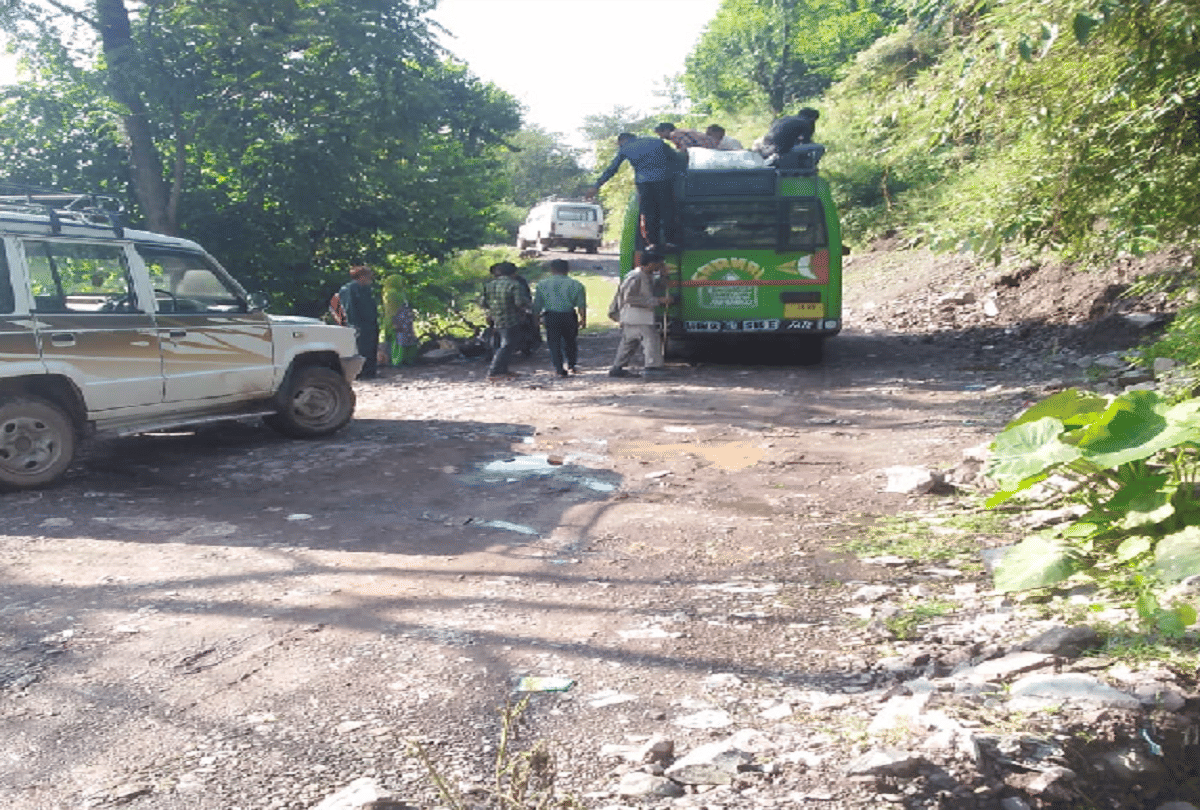 Jammu and Kashmir: Overloading done in vehicles