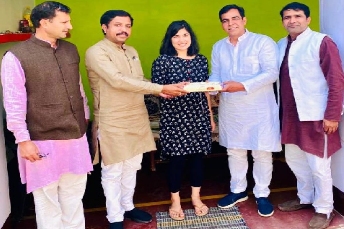 farmers daughter becomes judge after studying at home in Baghpat District UP