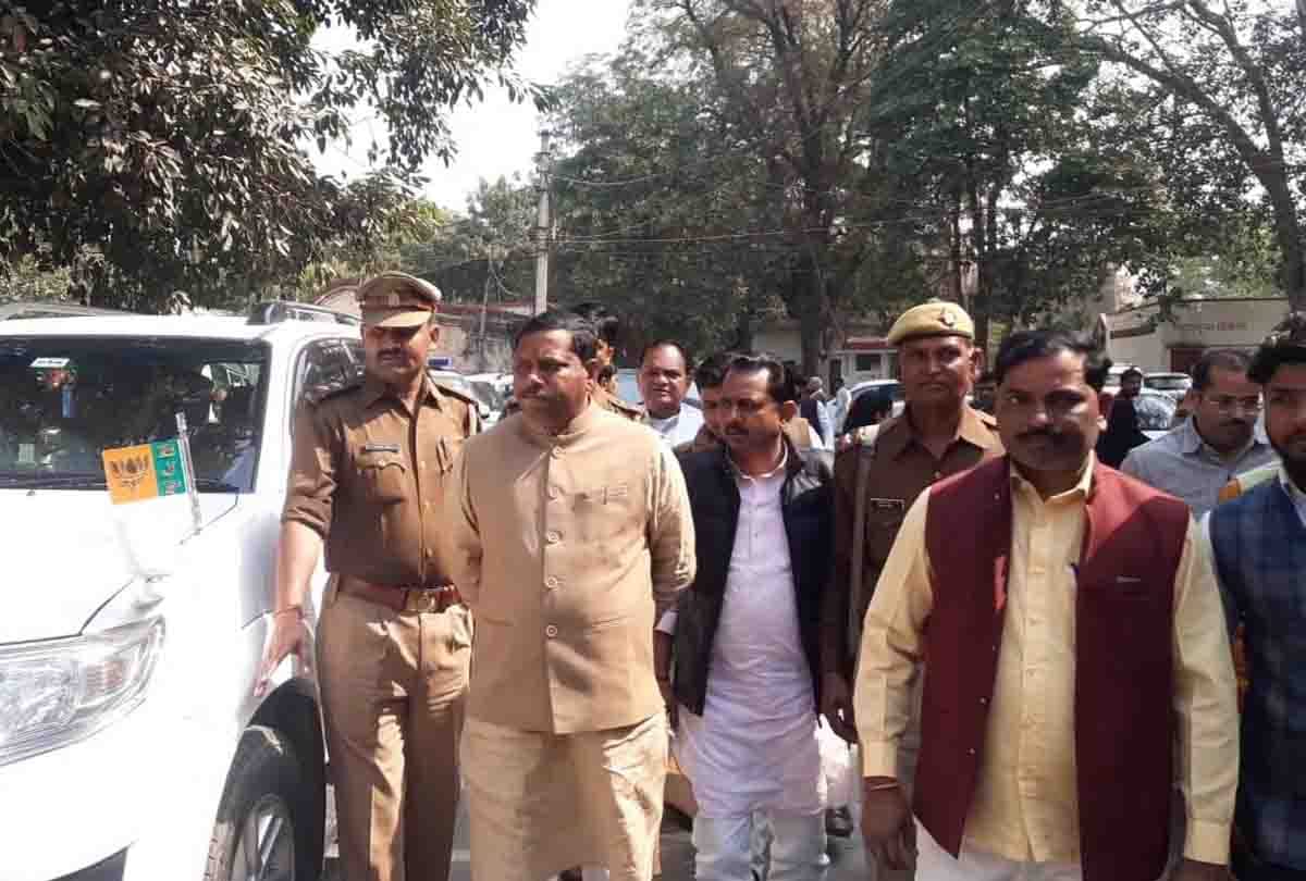 Etawah: Case for giving third degree, MP said soldier rubbed shoes on woman's nose
