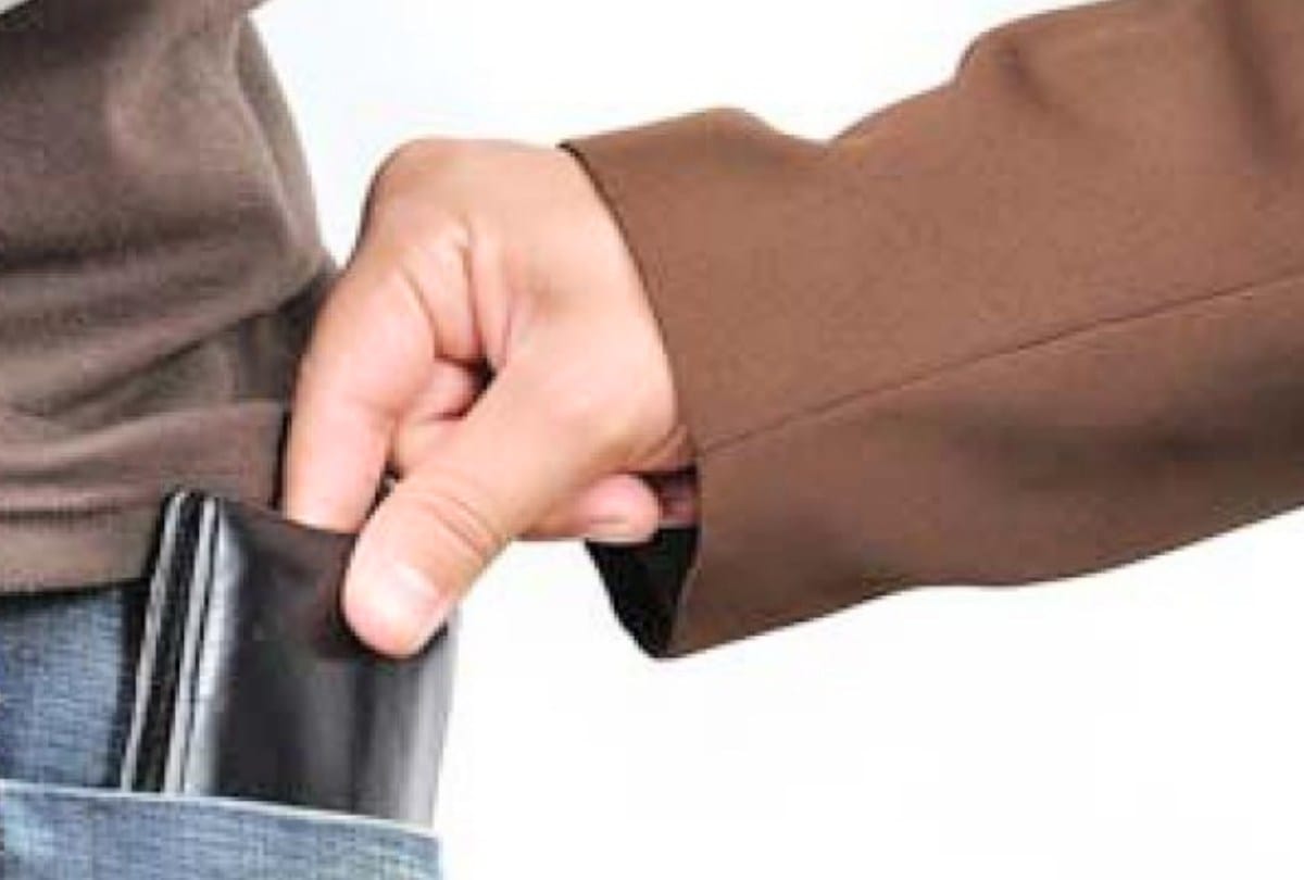 sixteen thousand snached by Pickpockets from former mla sanjay chaudhary