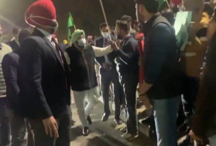 Punjab CM Amarinder Singh reached Farmers Protest Site Matka Chowk In Chandigarh