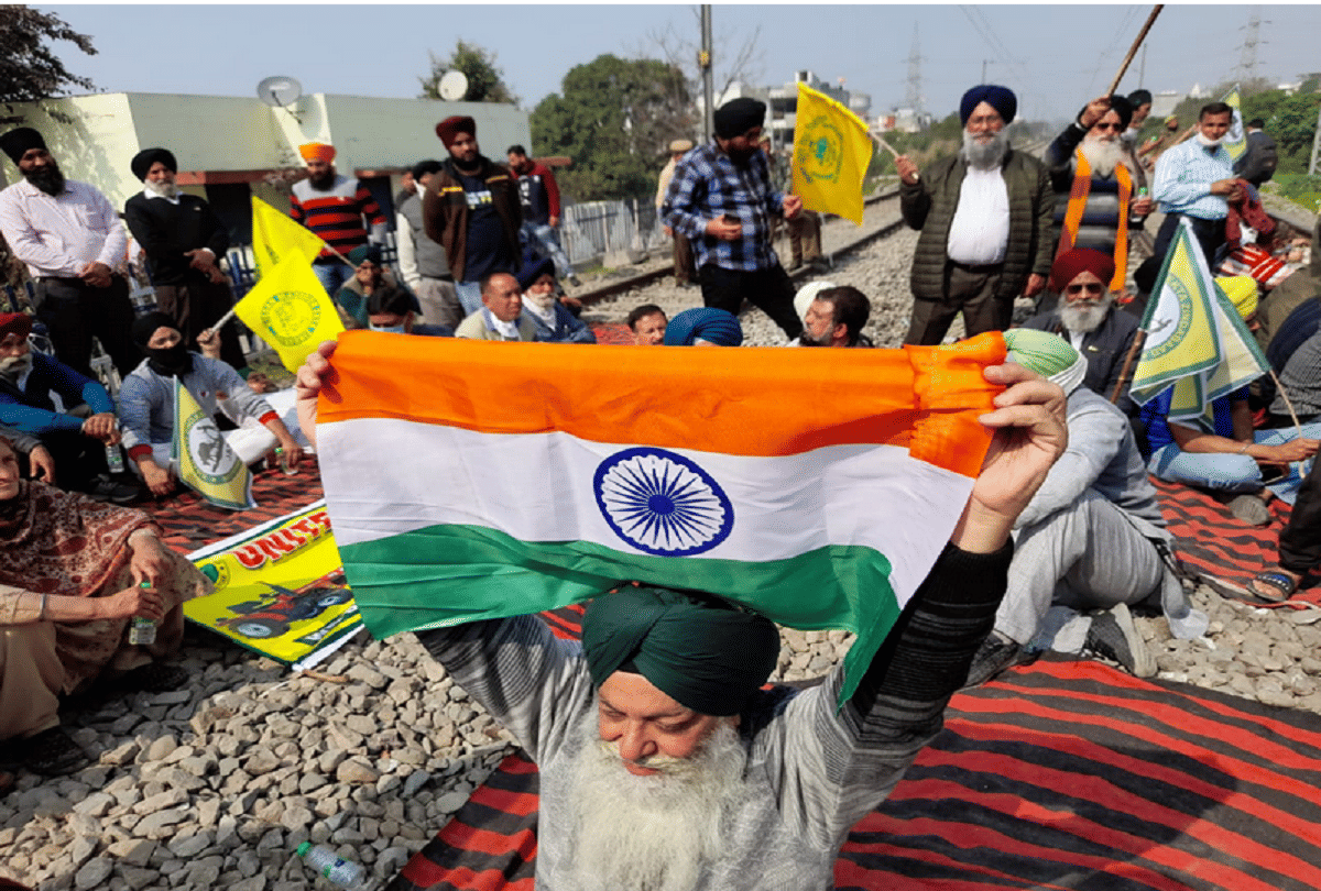 Jammu and Kashmir: Vande bharat stopped due to farmer movement in jammu