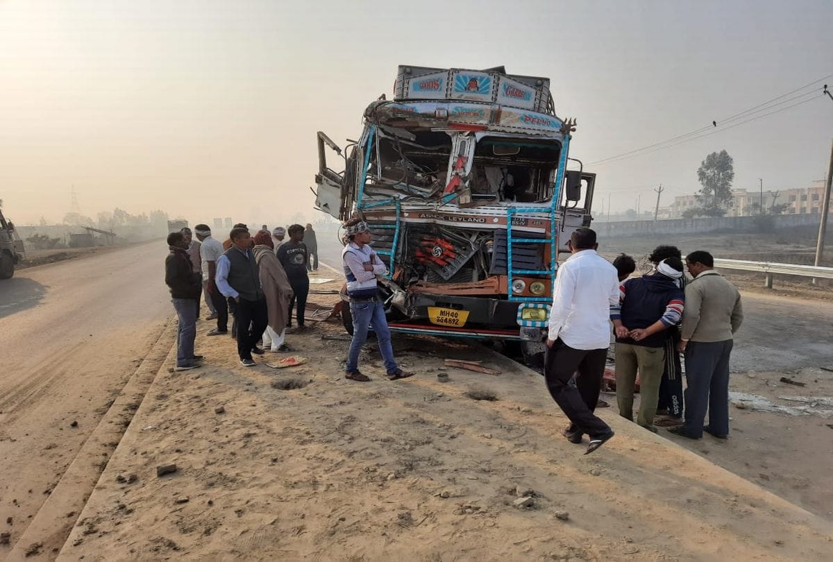 passenger killed in roadways bus and truck collision on gt road in mainpuri