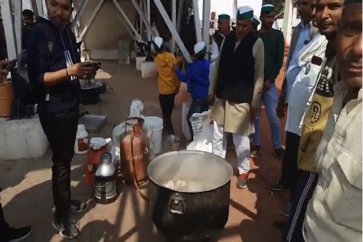 Kisan Movement Update: BKU leaders and workers reached to tapri railway station at Saharanpur and will stop the train in West Uttar Pradesh