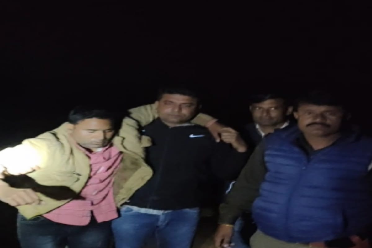 badmash of mukeem kala gang arrested in police encounter in saharanpur, car recovered